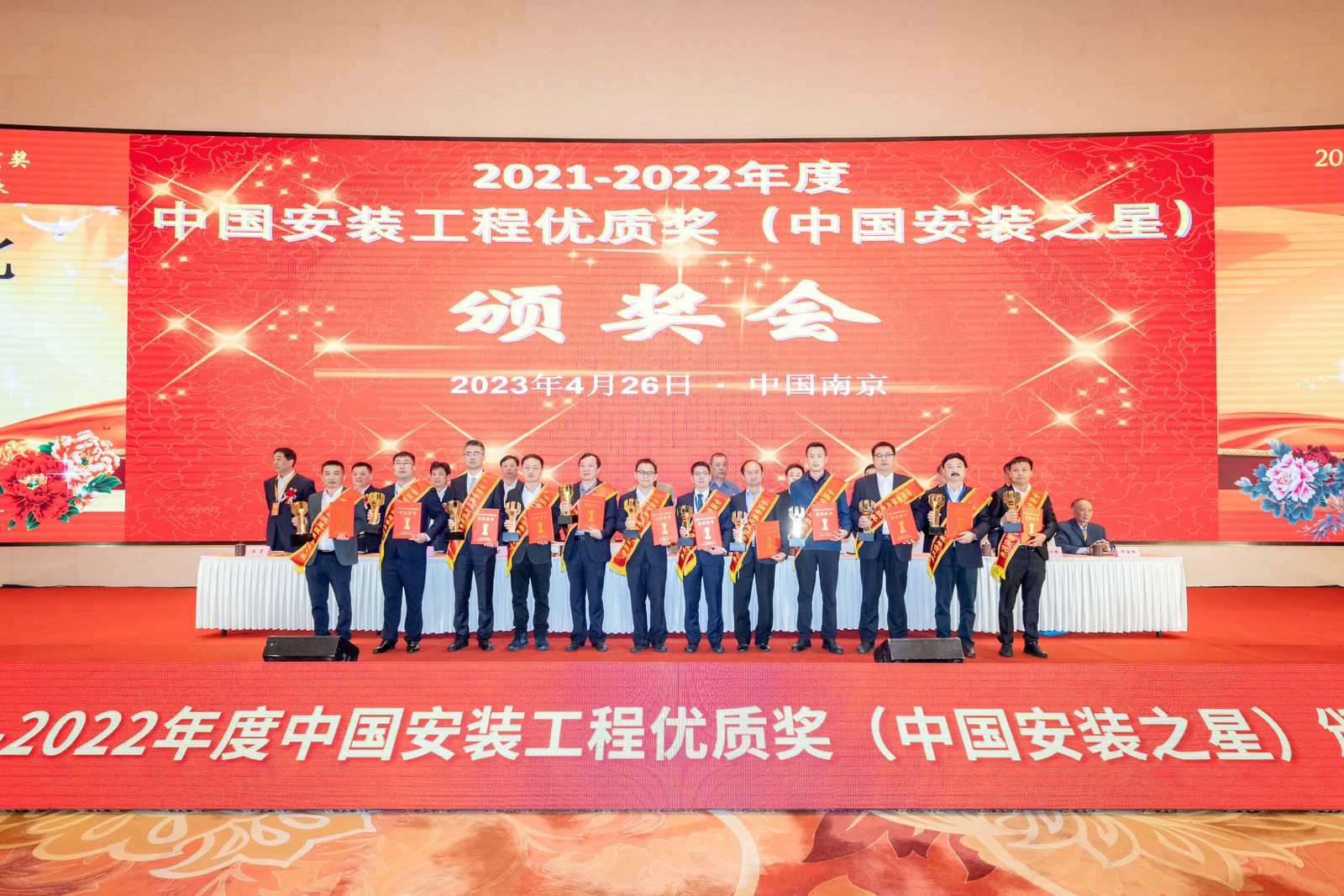 1684397854728398.jpg 黄宗儒领奖.jpg