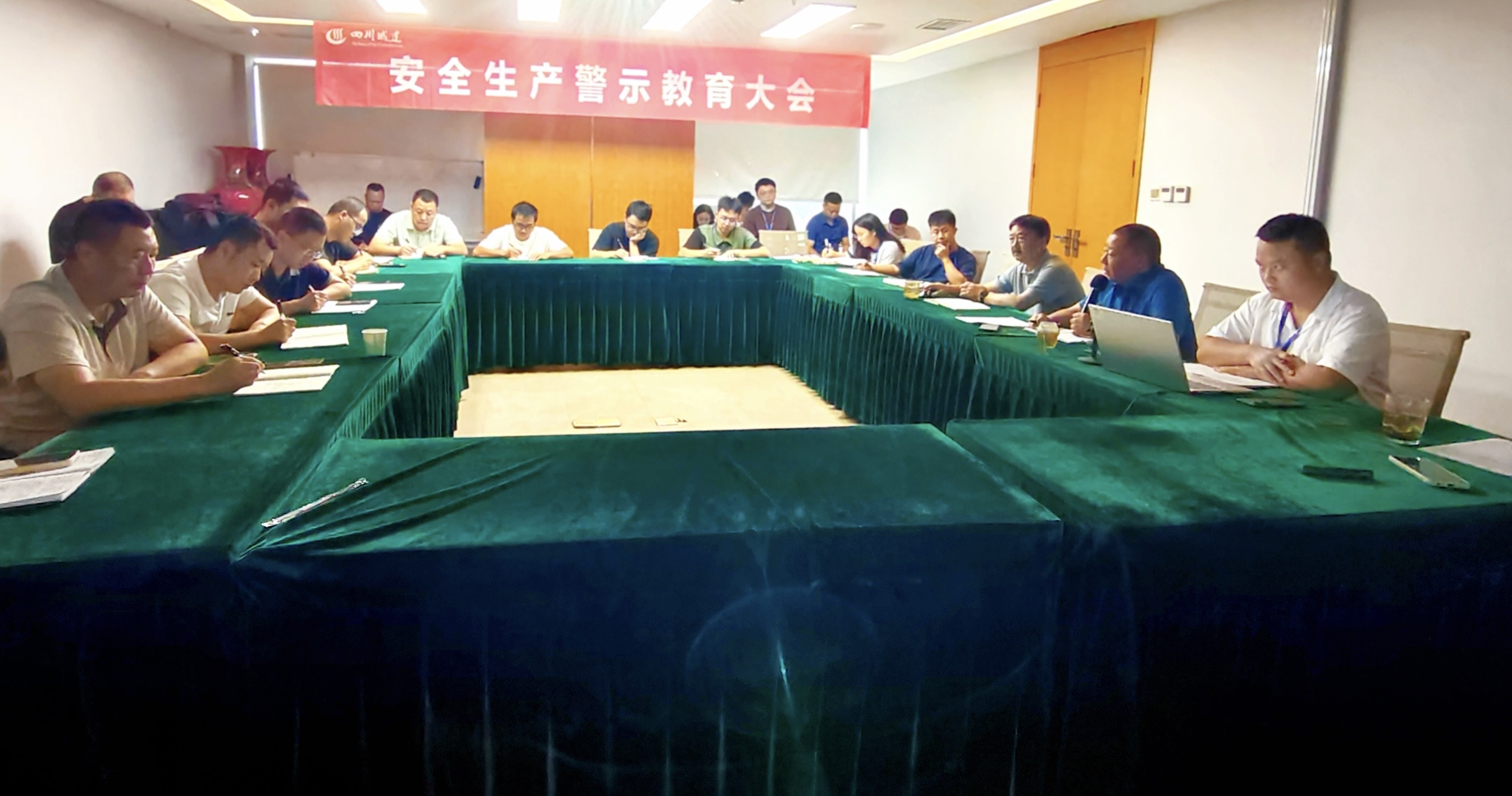 1760171441112403.jpg 0ca41f8c095c938484e6222a5685ae56.jpg